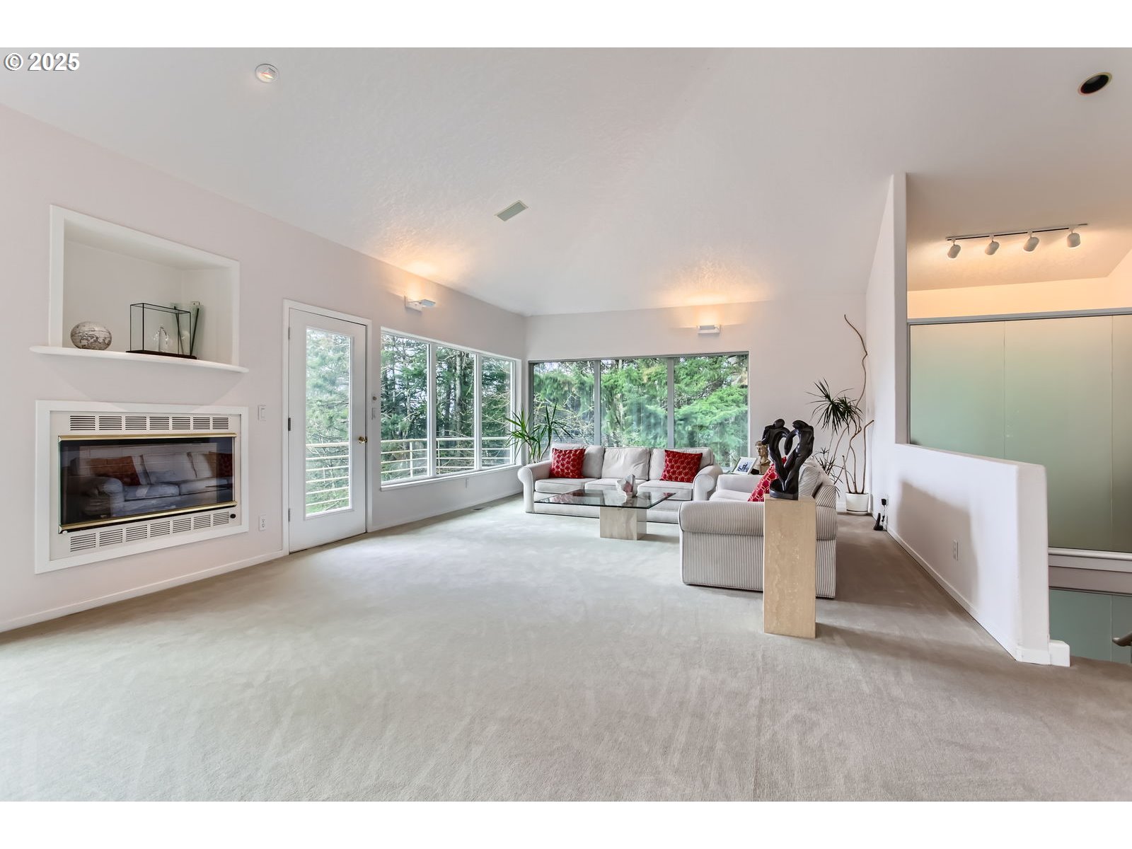 Portland, Oregon, 97229, United States, 3 Bedrooms Bedrooms, ,4 BathroomsBathrooms,Residential,For Sale,1982517