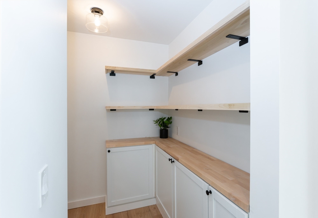 Haverhill, Massachusetts, 01830, United States, 4 Bedrooms Bedrooms, ,2 BathroomsBathrooms,Residential,For Sale,1991718