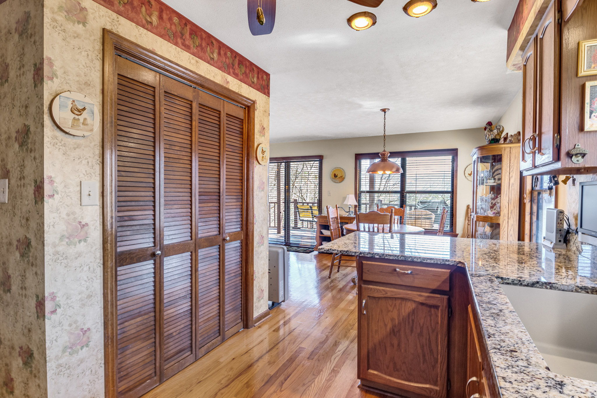 Sevierville, Tennessee, 37862, United States, 2 Bedrooms Bedrooms, ,3 BathroomsBathrooms,Residential,For Sale,1977968