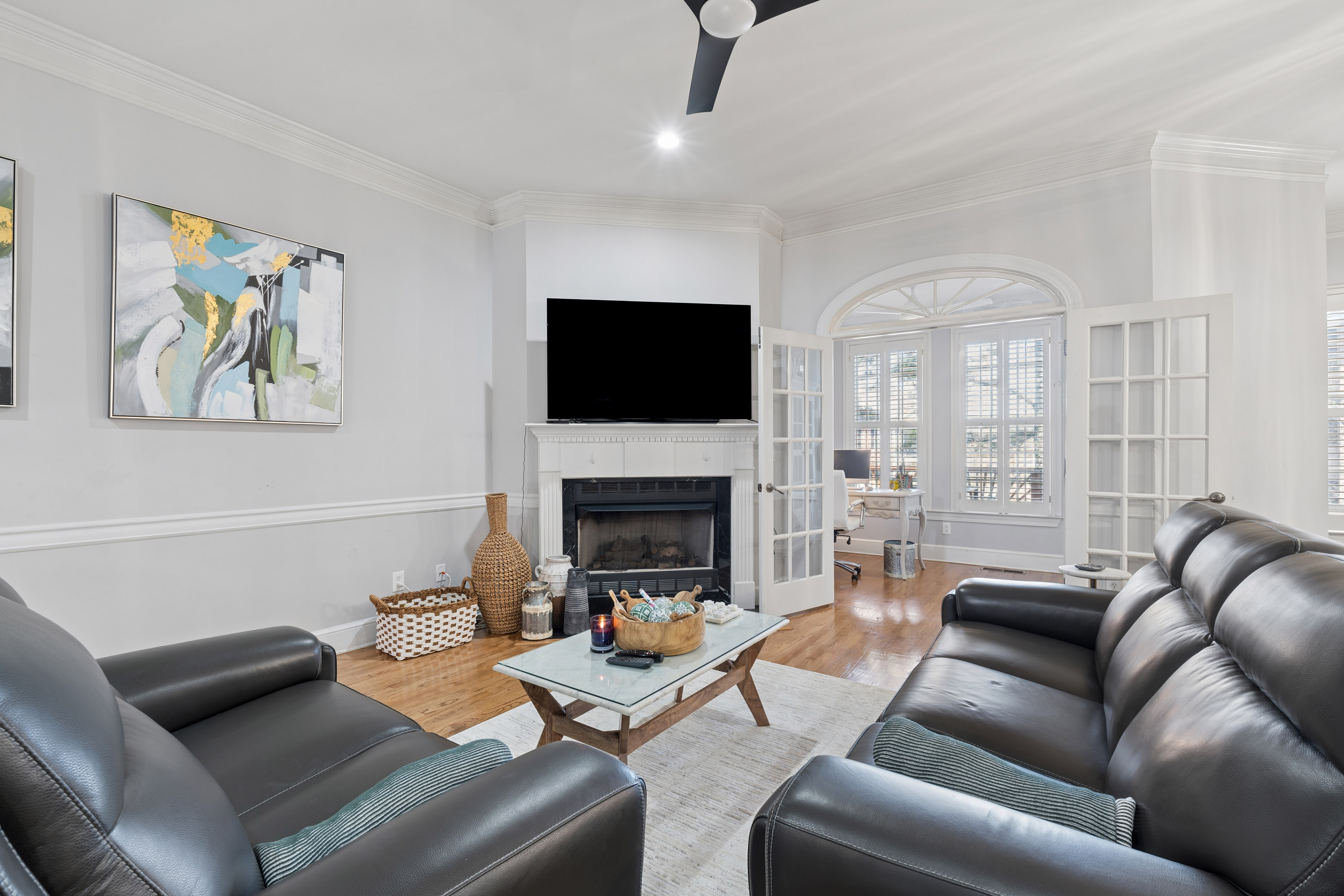  Elegant and Light-filled Townhome in Gated Olde Ivy at Vinings Community - 物件實景