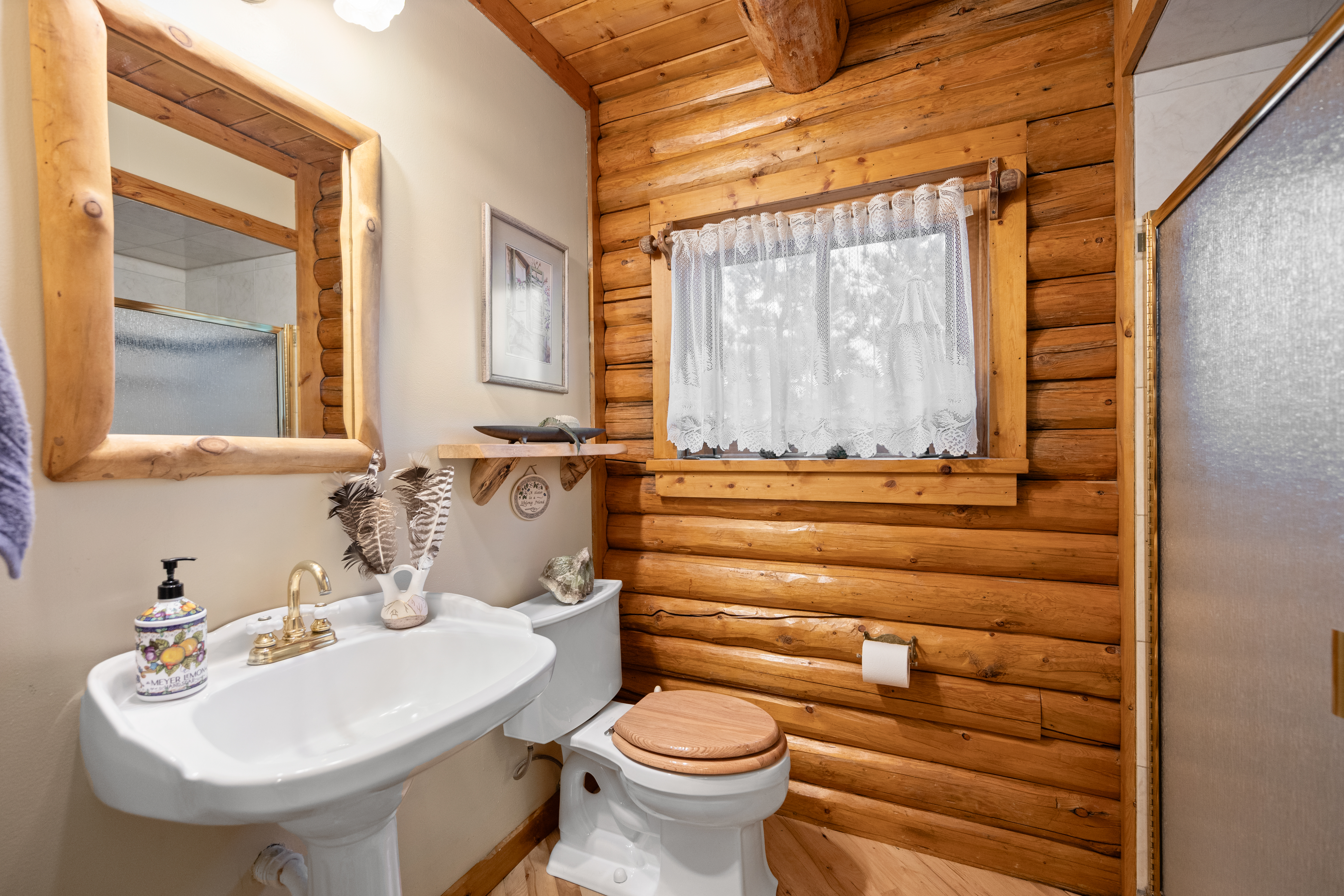  Chatfield Reservoir Log Home on Horse-Friendly 5 Acres with Wrap-Around Decks - 物件實景