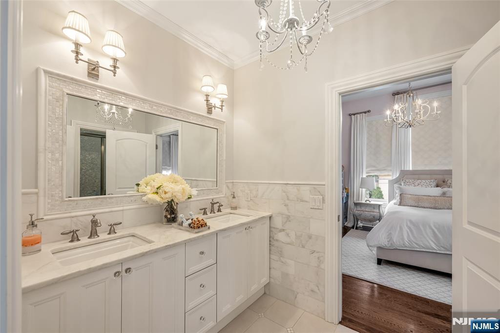 Cliffside Park, New Jersey, 07010, United States, 4 Bedrooms Bedrooms, ,5 BathroomsBathrooms,Residential,For Sale,1998497