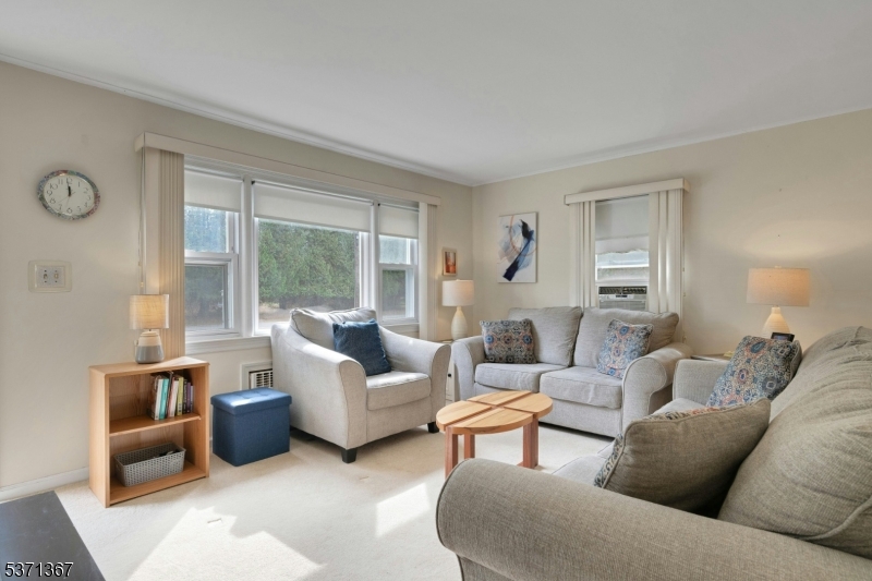 Boonton Twp., New Jersey, 07005, United States, 4 Bedrooms Bedrooms, ,1 BathroomBathrooms,Residential,For Sale,1989252