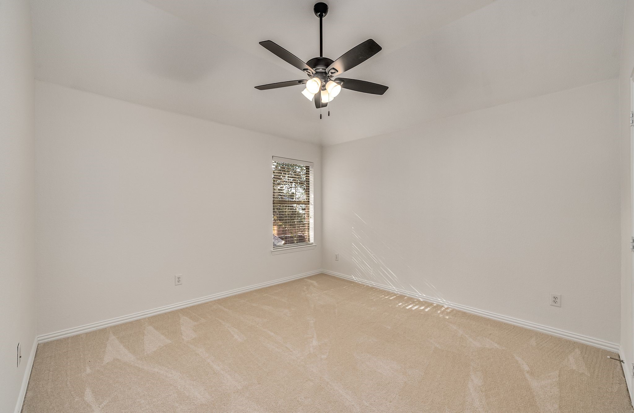 Frisco, Texas, 75033, United States, 4 Bedrooms Bedrooms, ,4 BathroomsBathrooms,Residential,For Sale,1938772