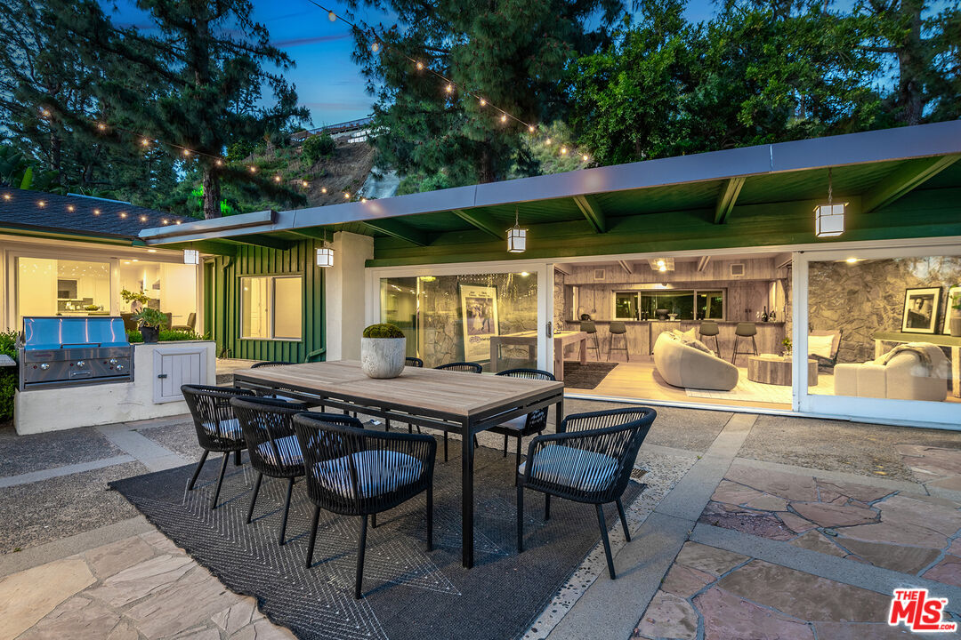 Beverly Hills, California, 90210, United States, 6 Bedrooms Bedrooms, ,6 BathroomsBathrooms,Residential,For Sale,1793530