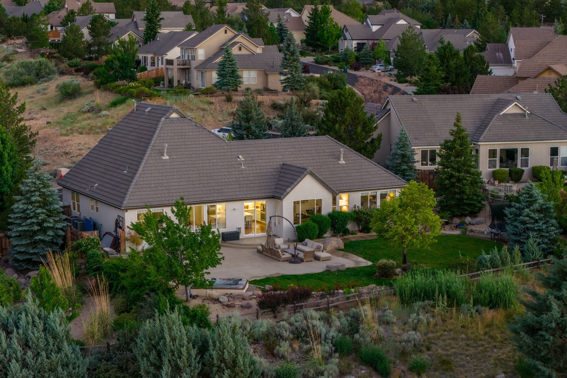  Gorgeous, Fully Updated Arrowcreek Home with Stunning Views - 物件實景