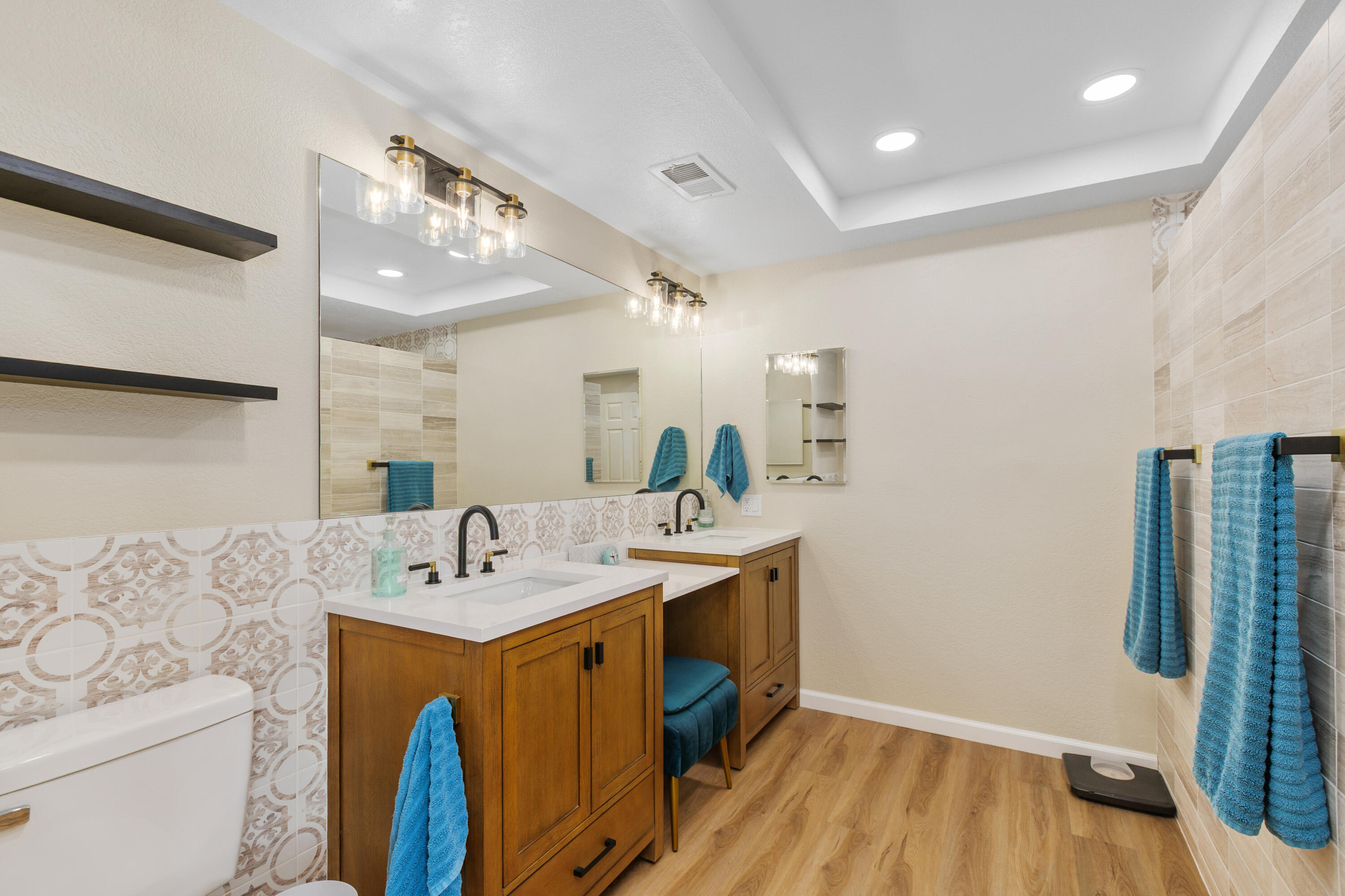 Palm Desert, California, 92260, United States, 3 Bedrooms Bedrooms, ,2 BathroomsBathrooms,Residential,For Sale,1993361