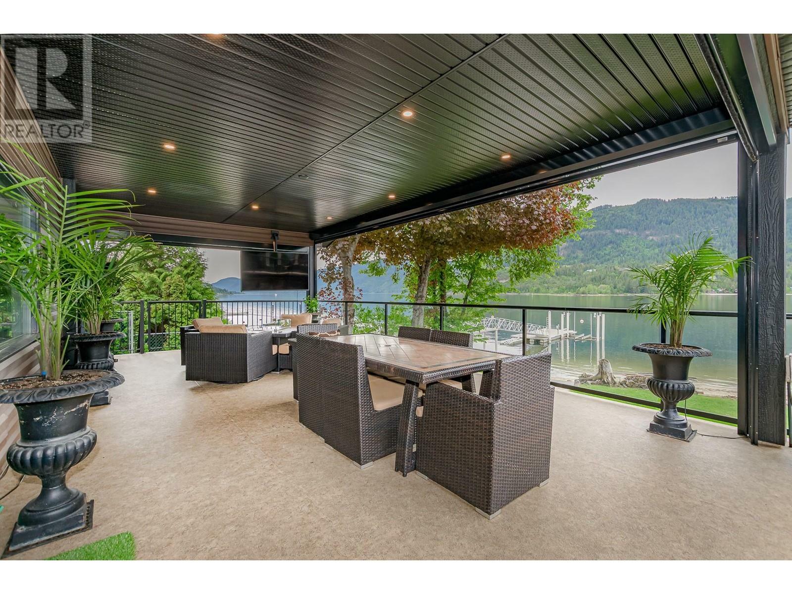 SICAMOUS, British Columbia, V0E 2V1, CA, 3 Bedrooms Bedrooms, ,3 BathroomsBathrooms,Residential,For Sale,1837122