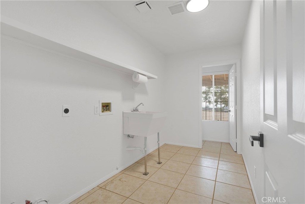 Phelan, California, 92371, United States, 3 Bedrooms Bedrooms, ,3 BathroomsBathrooms,Residential,For Sale,1881862