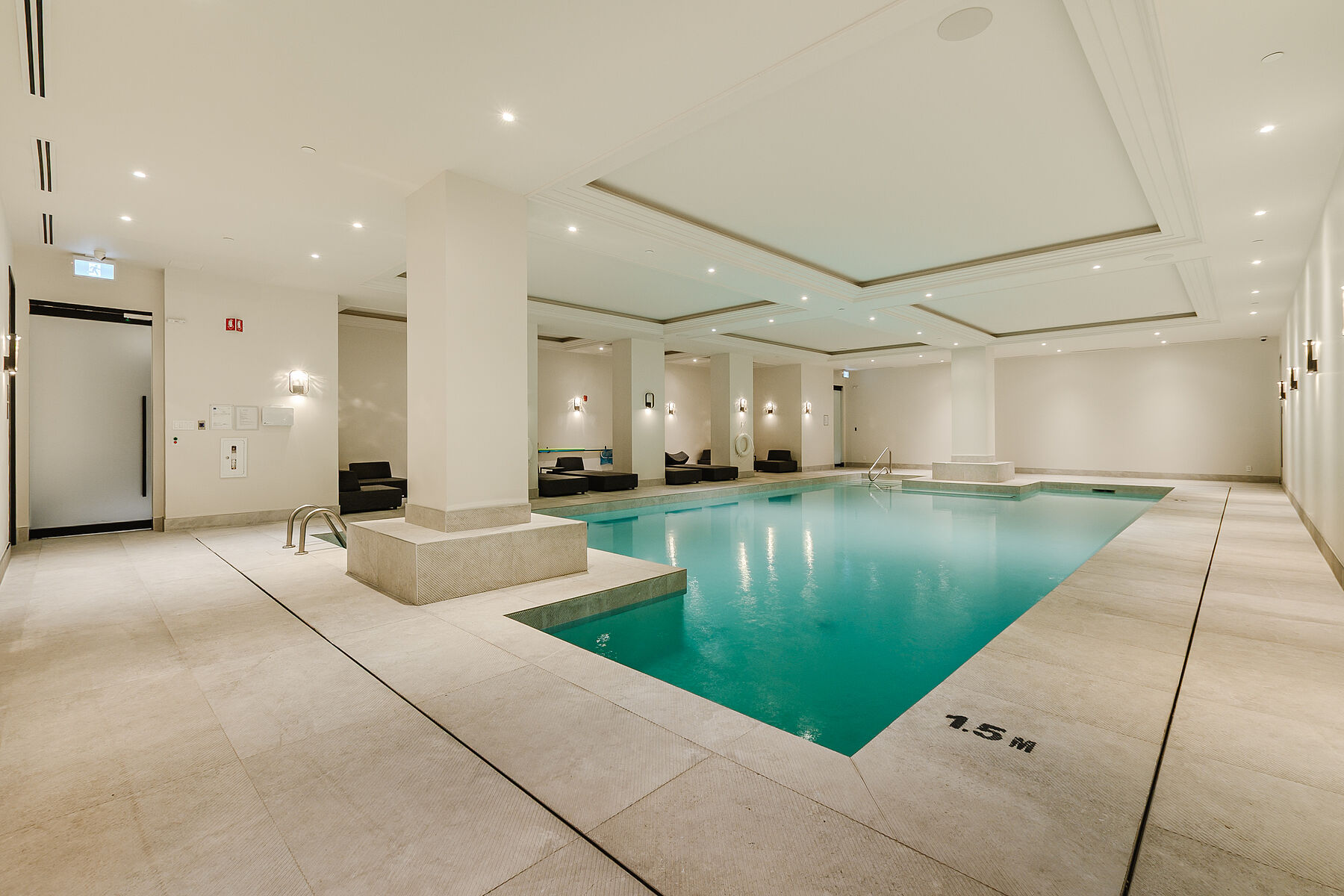  Stunning Custom Condo - 物件實景