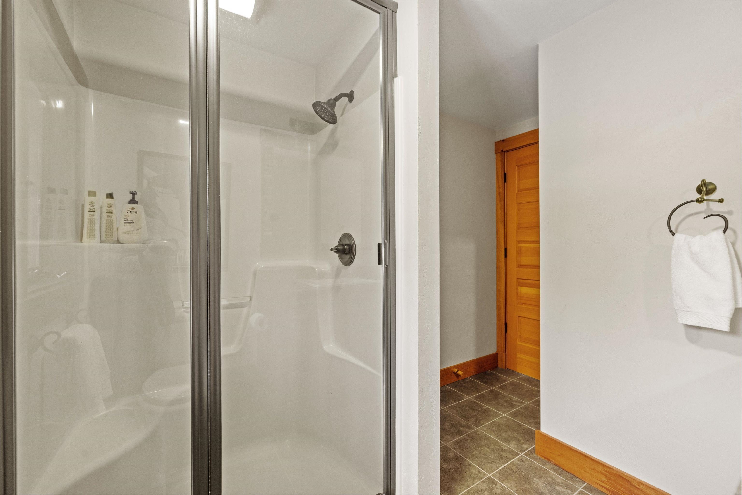 Lincoln, New Hampshire, 03251, United States, 7 Bedrooms Bedrooms, ,4 BathroomsBathrooms,Residential,For Sale,1983511