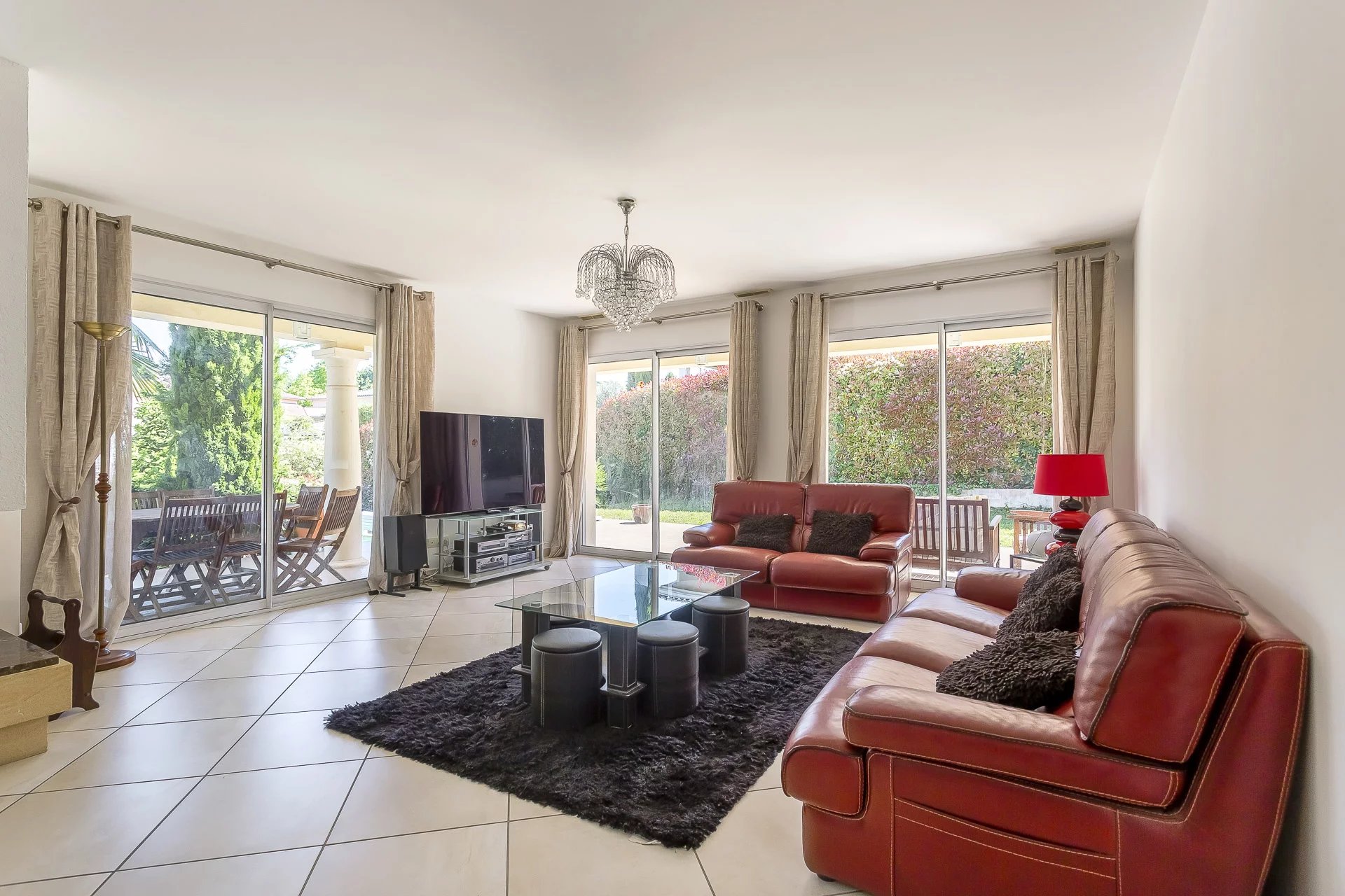 Francheville, Auvergne-Rhône-Alpes, 69340, FR, 6 Bedrooms Bedrooms, ,Residential,For Sale,1942324