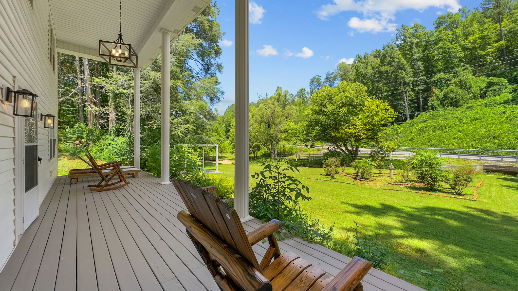 Gatlinburg, Tennessee, 37738, United States, 4 Bedrooms Bedrooms, ,3 BathroomsBathrooms,Residential,For Sale,1974957