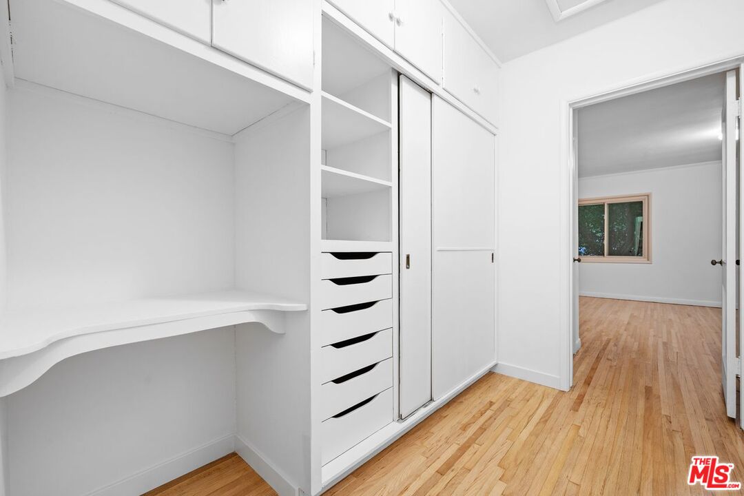 Los Angeles, California, 90049, United States, 1 Bedroom Bedrooms, ,1 BathroomBathrooms,Residential,For Sale,2003518