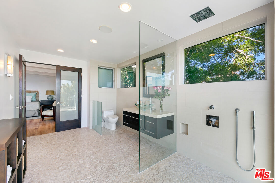 Malibu, California, 90265, United States, 3 Bedrooms Bedrooms, ,4 BathroomsBathrooms,Residential,For Sale,1807694