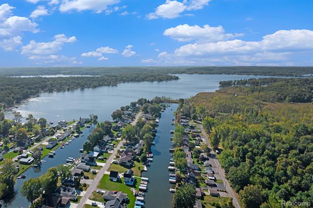 Putnam Twp, Michigan, 48169, United States, 3 Bedrooms Bedrooms, ,2 BathroomsBathrooms,Residential,For Sale,1981909