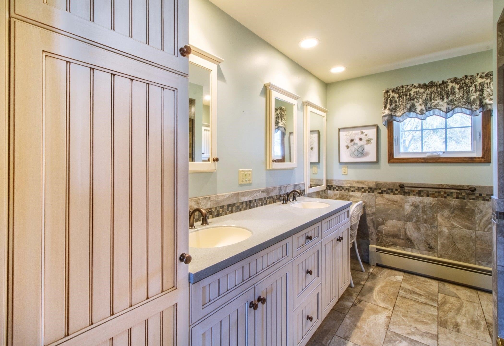 Irasburg, Vermont, 05845, United States, 3 Bedrooms Bedrooms, ,Residential,For Sale,1983686