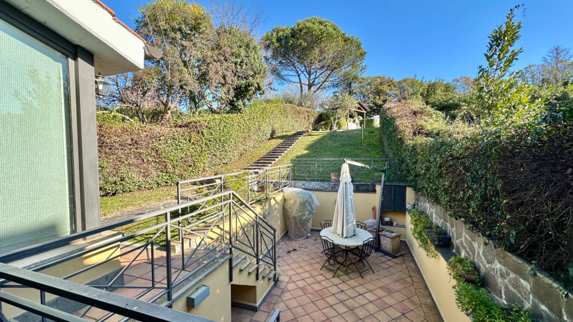 Roma, Roma, 00100, IT, 4 Bedrooms Bedrooms, ,3 BathroomsBathrooms,Residential,For Sale,1746322