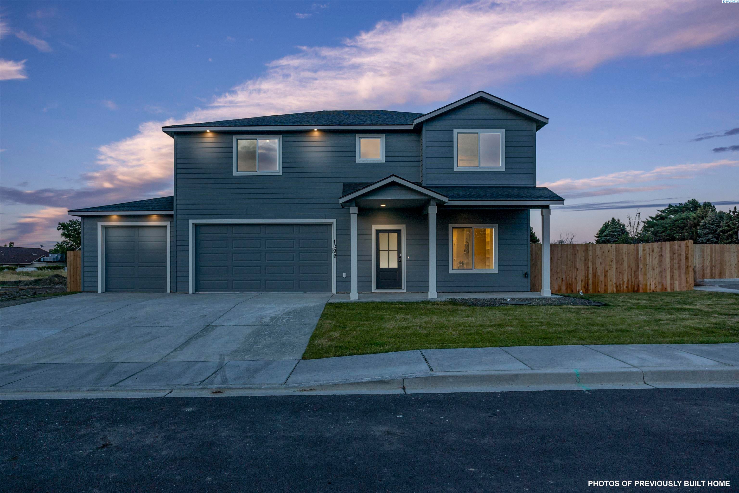 Richland, Washington, 99352, United States, 4 Bedrooms Bedrooms, ,2 BathroomsBathrooms,Residential,For Sale,1980834