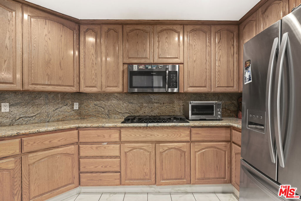 Sherman Oaks, California, 91423, United States, 2 Bedrooms Bedrooms, ,1 BathroomBathrooms,Residential,For Sale,1976281