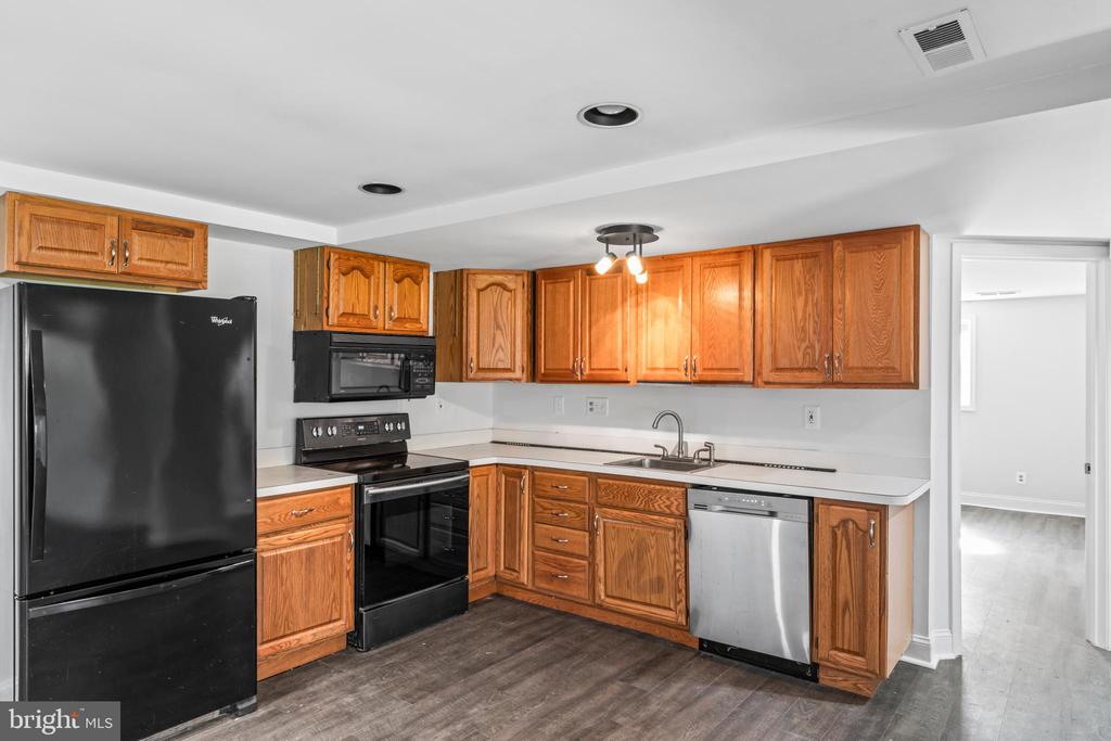 Falls Church, Virginia, 22043, United States, 5 Bedrooms Bedrooms, ,3 BathroomsBathrooms,Residential,For Sale,1977846