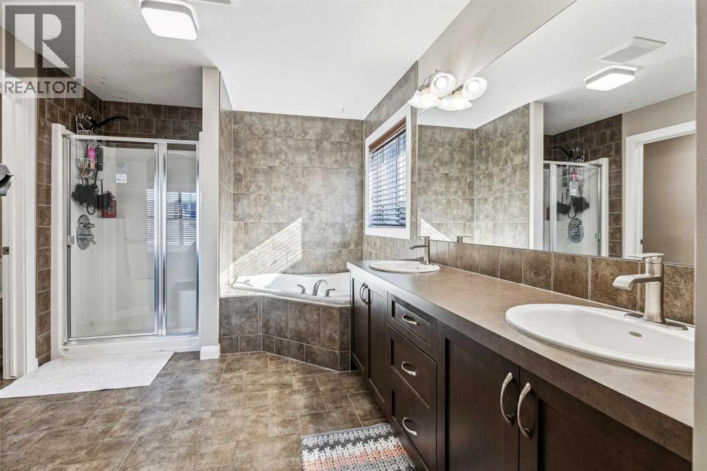 OKOTOKS, Alberta, T1S 0K1, CA, 4 Bedrooms Bedrooms, ,3 BathroomsBathrooms,Residential,For Sale,1950972