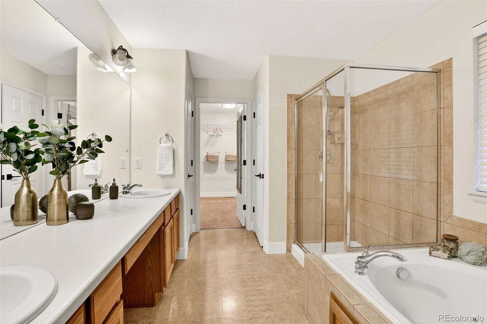 Aurora, Colorado, 80013, United States, 5 Bedrooms Bedrooms, ,3 BathroomsBathrooms,Residential,For Sale,2001899