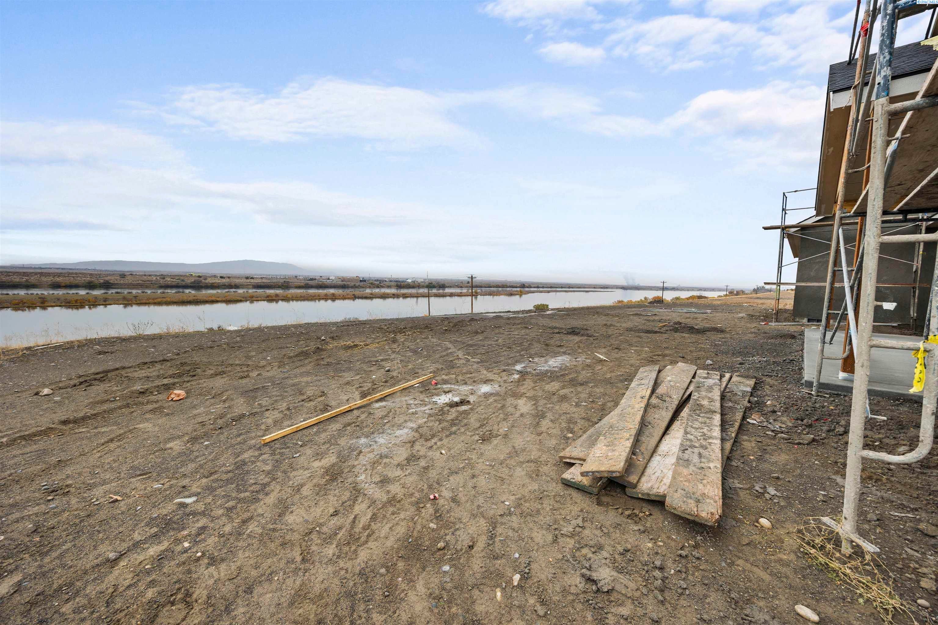 Pasco, Washington, 99301, United States, 4 Bedrooms Bedrooms, ,2 BathroomsBathrooms,Residential,For Sale,1978072