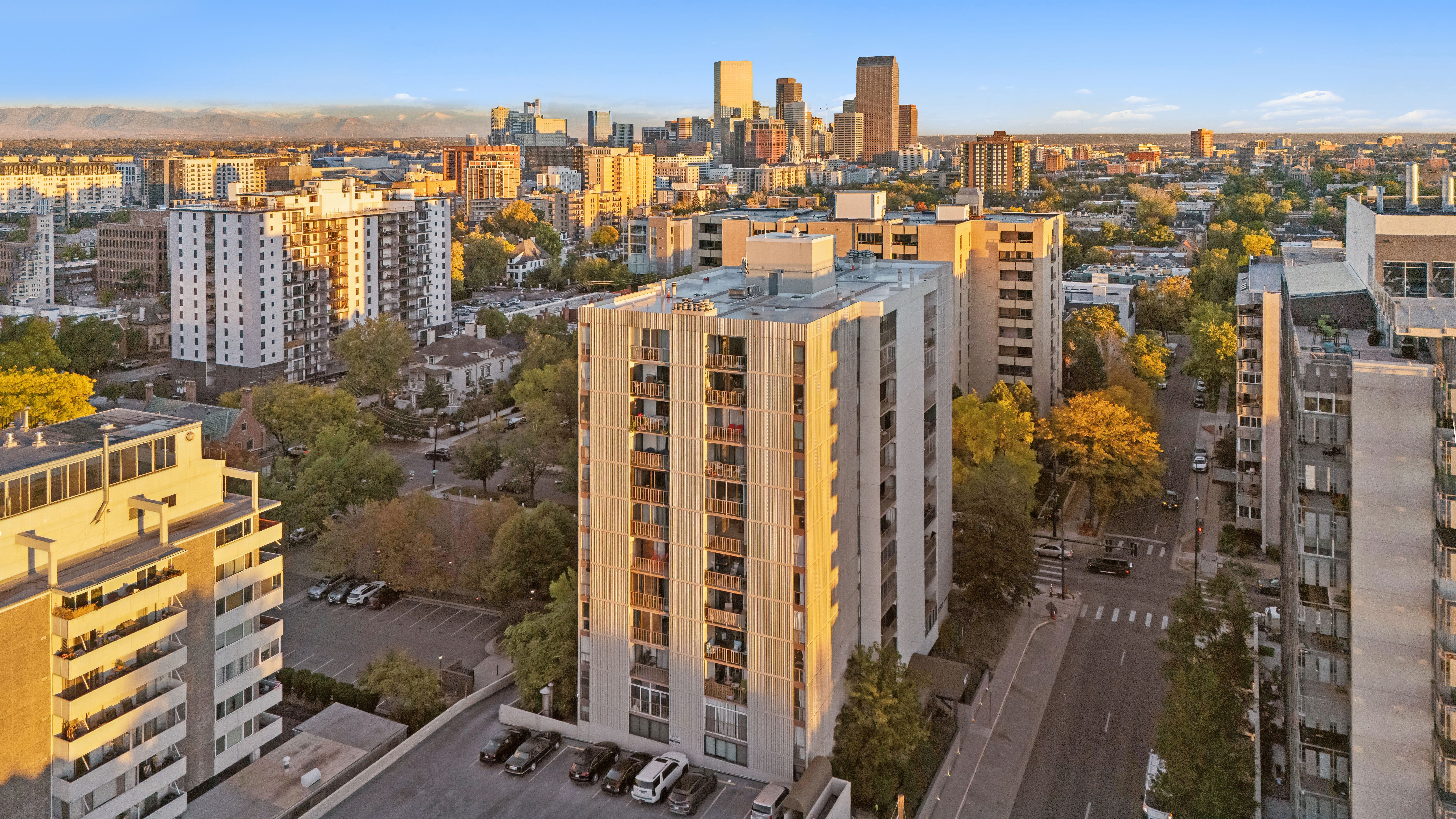 Your Front-Row Seat to Views of Pikes Peak & Everything Denver has to Offer - 物件實景