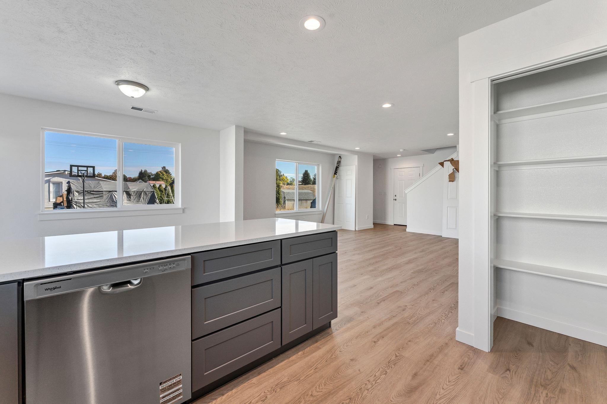 Spokane, Washington, 99212, United States, 3 Bedrooms Bedrooms, ,6 BathroomsBathrooms,Residential,For Sale,1986291