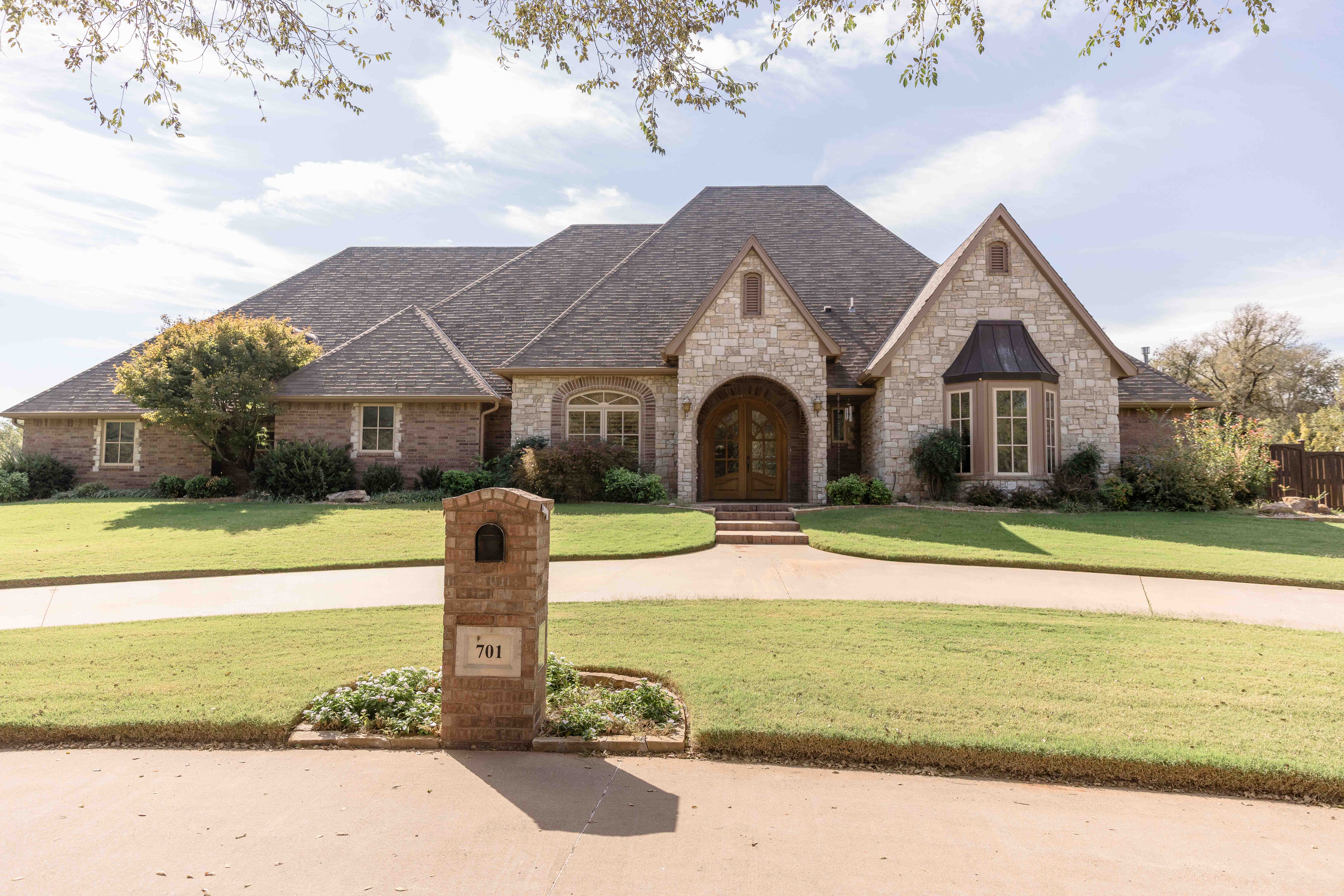 Enid, Oklahoma, 73701, United States, 4 Bedrooms Bedrooms, ,4 BathroomsBathrooms,Residential,For Sale,2006346