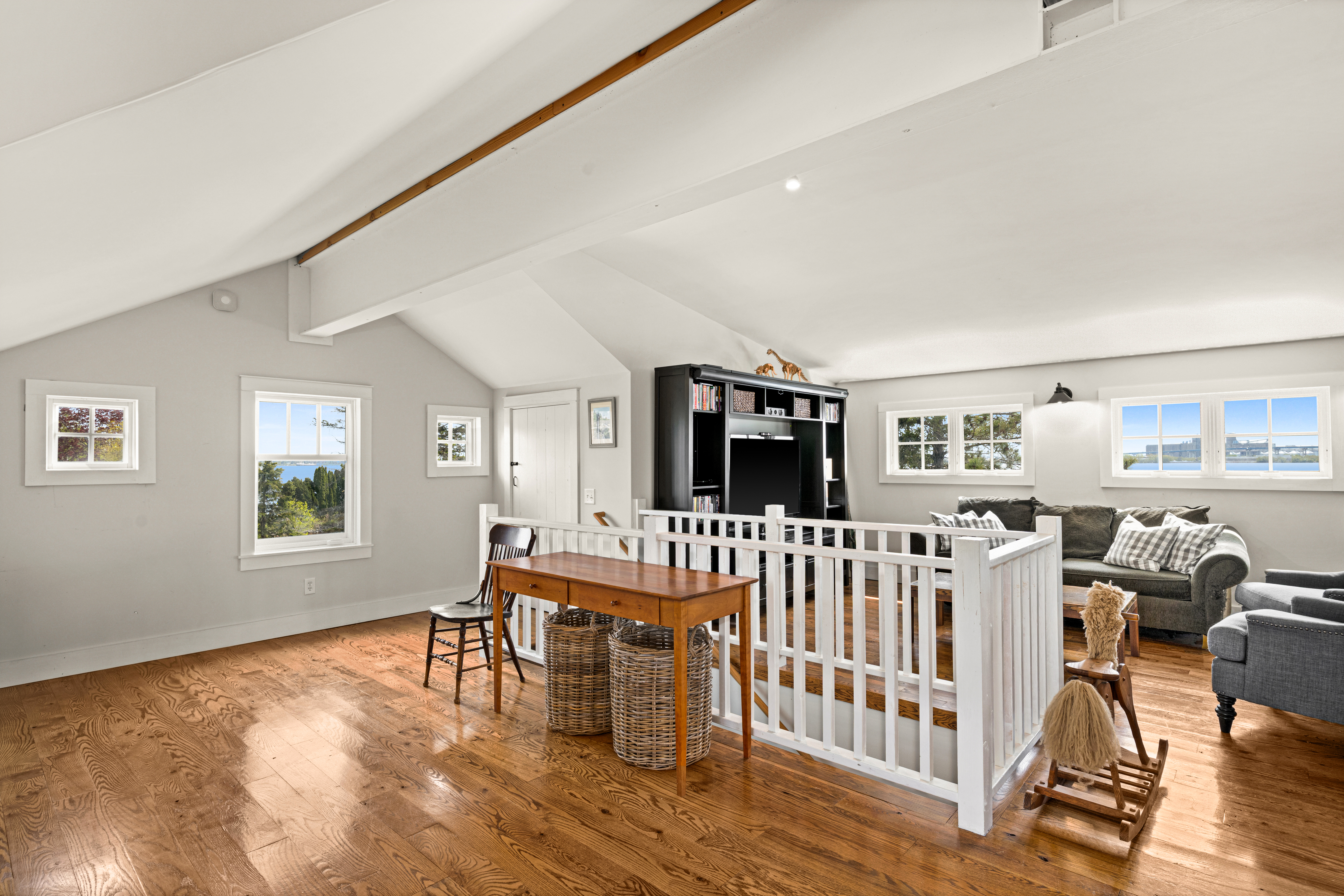  Craftsman Waterfront Retreat with Guest Quarters and Bay Views - 物件實景