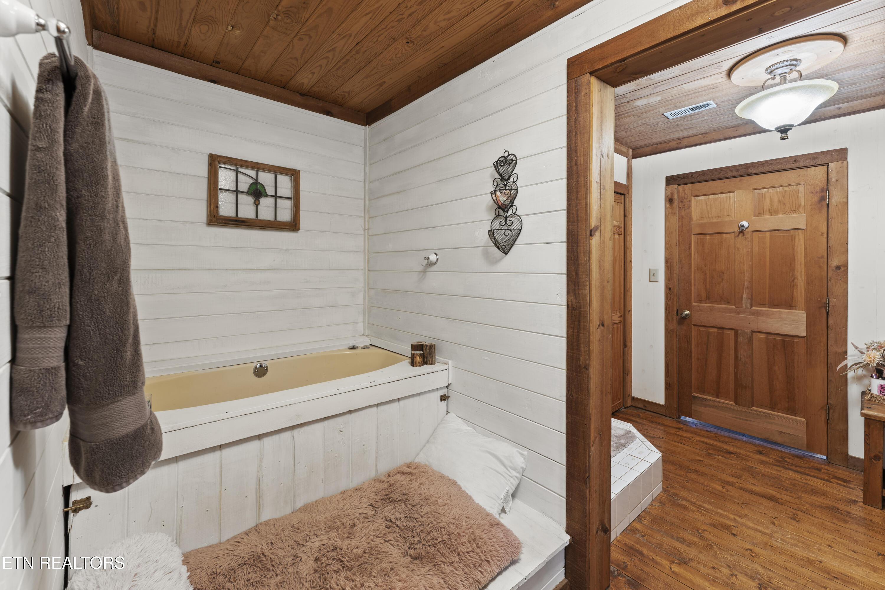 Knoxville, Tennessee, 37922, United States, 4 Bedrooms Bedrooms, ,4 BathroomsBathrooms,Residential,For Sale,1977894