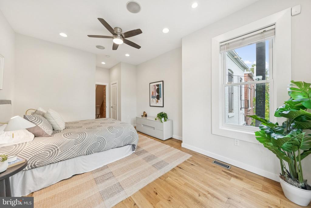 Washington, District of Columbia, 20001, United States, 6 Bedrooms Bedrooms, ,6 BathroomsBathrooms,Residential,For Sale,1983569