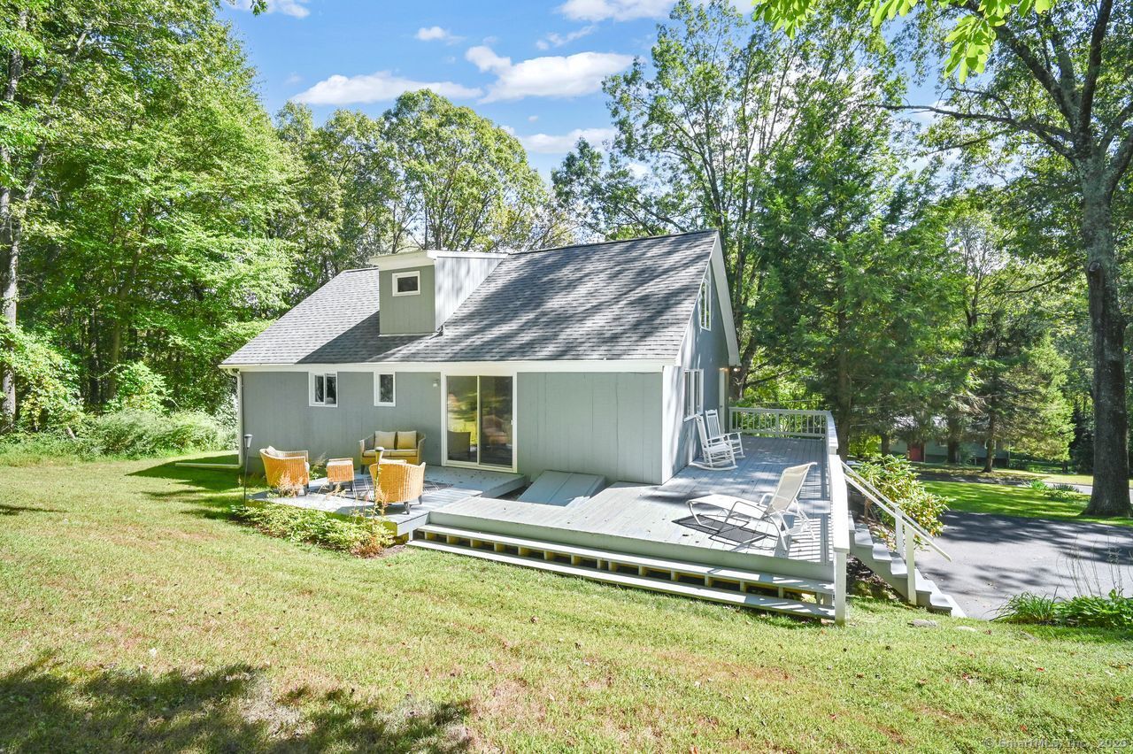 Newtown, Connecticut, 06470, United States, 3 Bedrooms Bedrooms, ,2 BathroomsBathrooms,Residential,For Sale,1941987