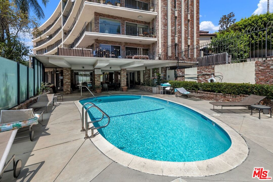 Los Angeles, California, 90068, United States, 2 Bedrooms Bedrooms, ,2 BathroomsBathrooms,Residential,For Sale,1939987