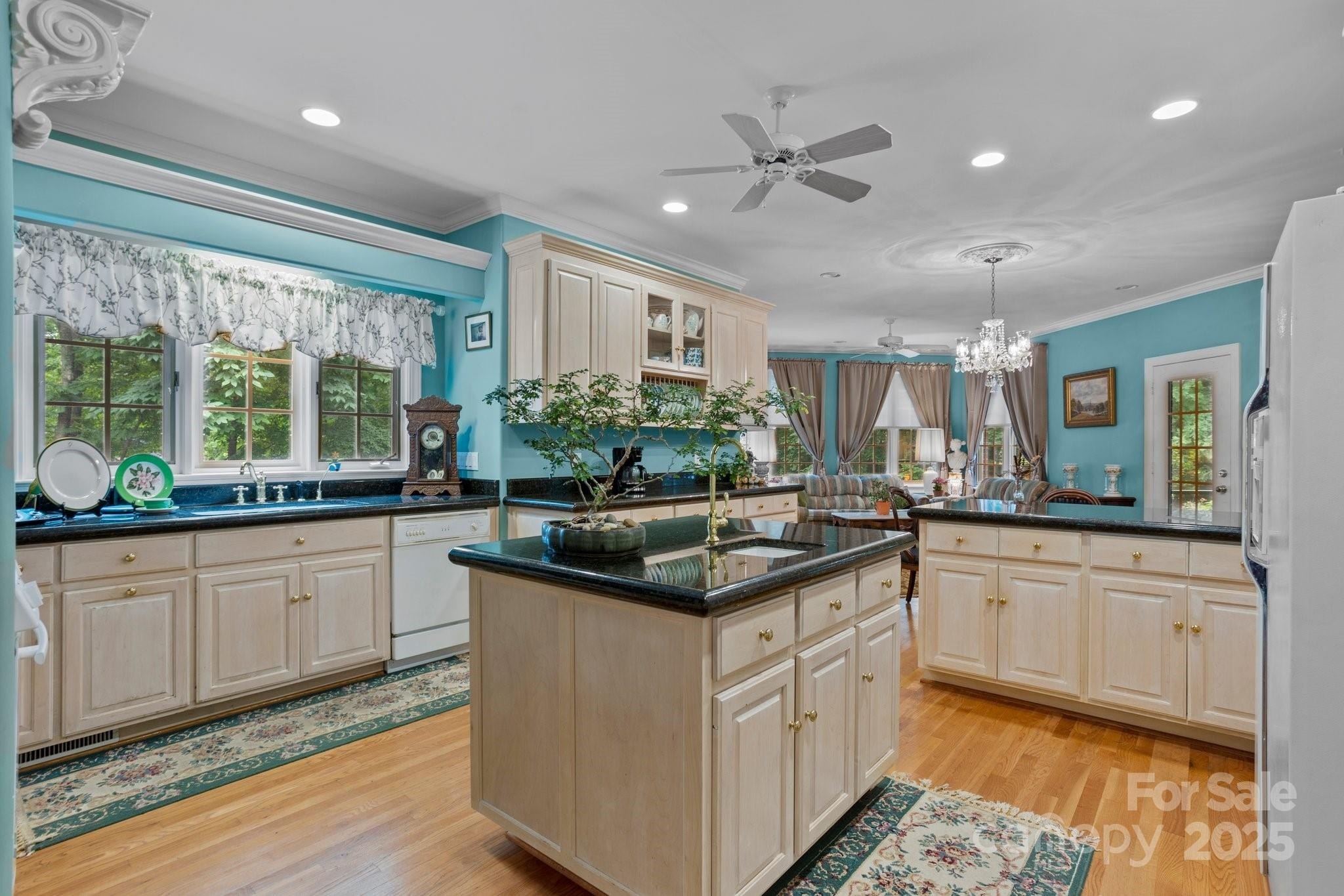 Salisbury, North Carolina, 28147, United States, 4 Bedrooms Bedrooms, ,5 BathroomsBathrooms,Residential,For Sale,1942875