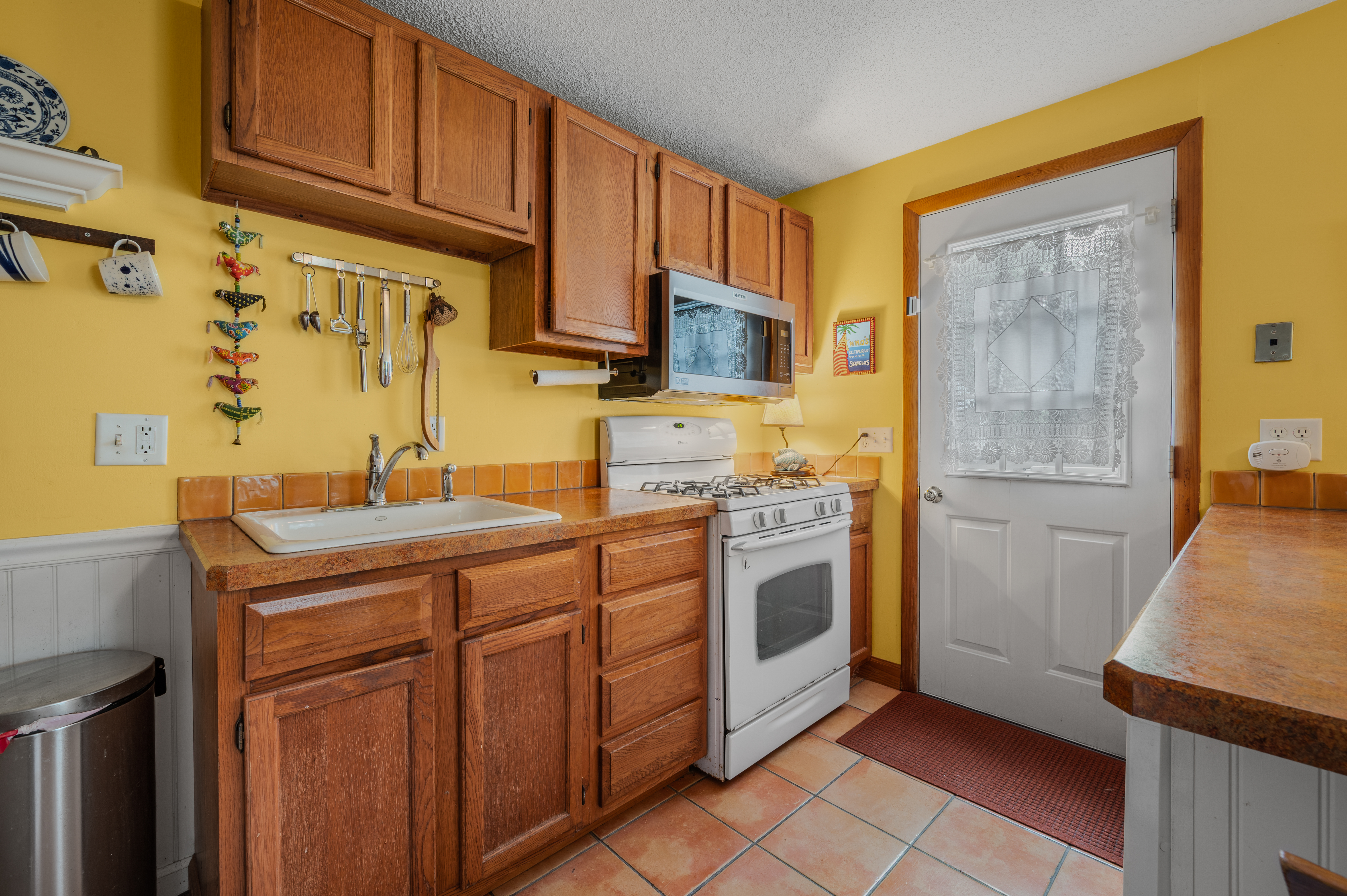  Discover easy coastal living in this sun-drenched Niantic townhouse. - 物件實景