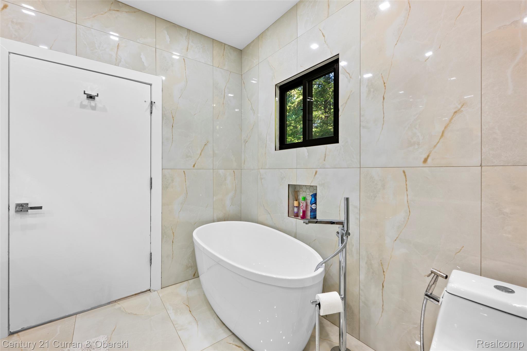 Farmington, Michigan, 48334, United States, 7 Bedrooms Bedrooms, ,8 BathroomsBathrooms,Residential,For Sale,1980731