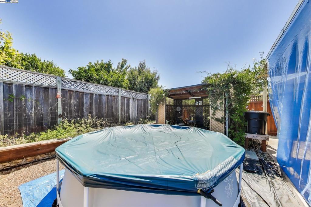 Hayward, California, 94544, United States, 3 Bedrooms Bedrooms, ,2 BathroomsBathrooms,Residential,For Sale,1938339