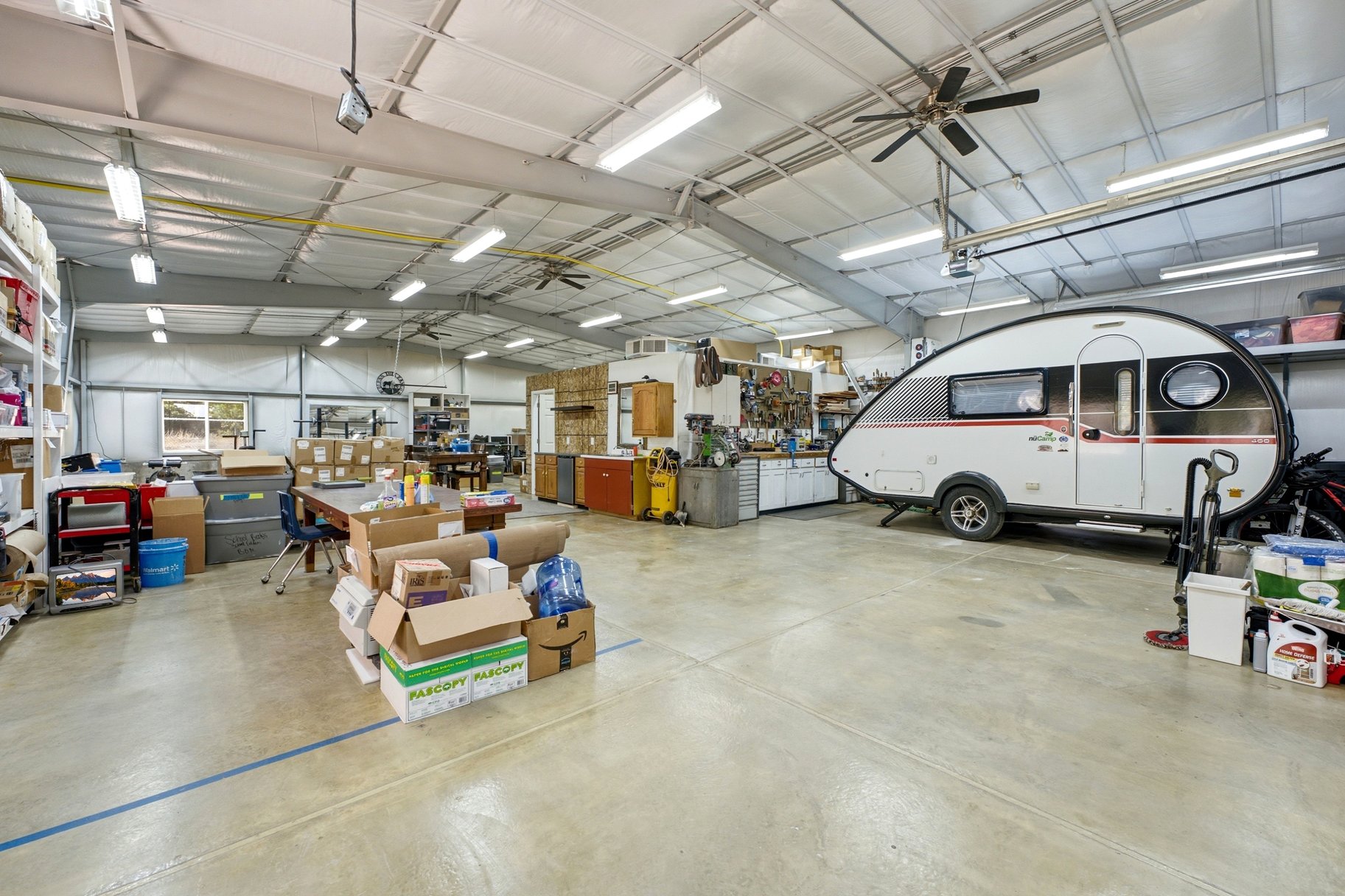  Custom Home with a 2400 Square Foot Shop with Plumbing and Electricity - 物件實景