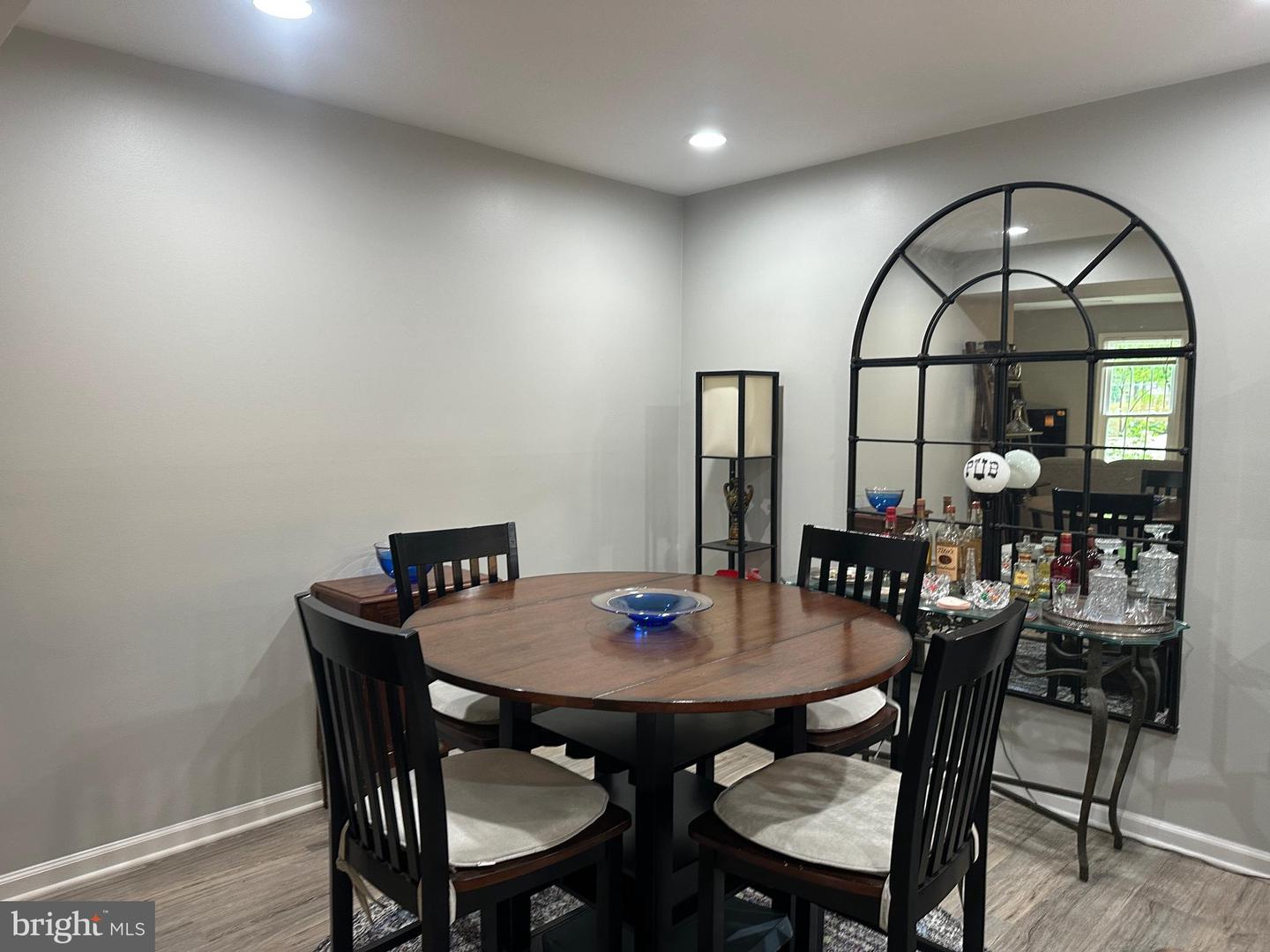 Rockville, Maryland, 20852, United States, 2 Bedrooms Bedrooms, ,2 BathroomsBathrooms,Residential,For Sale,1895533