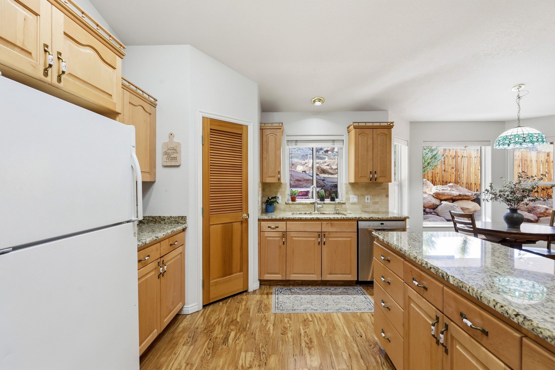  Peaceful Cul-De-Sac Living: Single-Level Home Against Red Rock Views - 物件實景