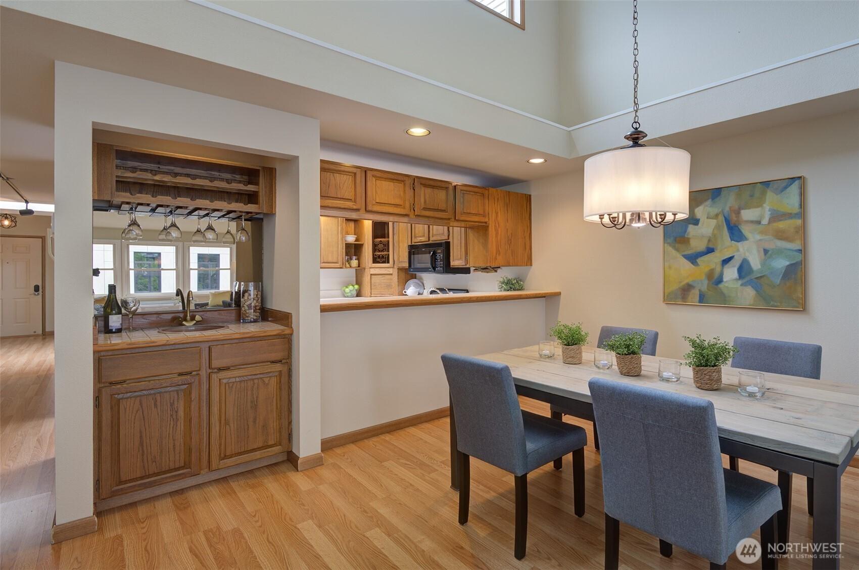 SEATTLE, Washington, 98103, United States, 2 Bedrooms Bedrooms, ,2 BathroomsBathrooms,Residential,For Sale,1794014