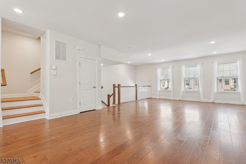 Warren Twp., New Jersey, 07059, United States, 4 Bedrooms Bedrooms, ,4 BathroomsBathrooms,Residential,For Sale,1940451