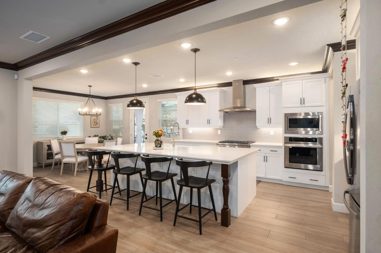 Clovis, California, 93619, United States, 6 Bedrooms Bedrooms, ,4 BathroomsBathrooms,Residential,For Sale,2005151