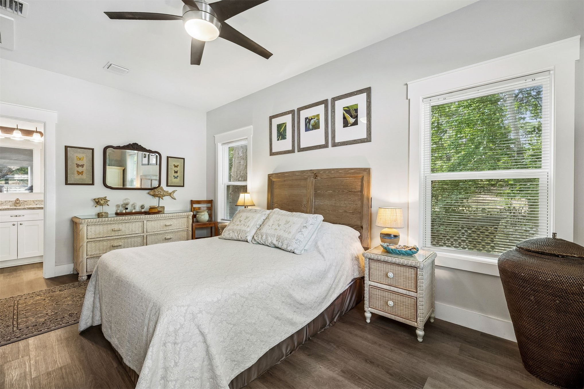 Fernandina Beach, Florida, 32034, United States, 3 Bedrooms Bedrooms, ,2 BathroomsBathrooms,Residential,For Sale,2040424