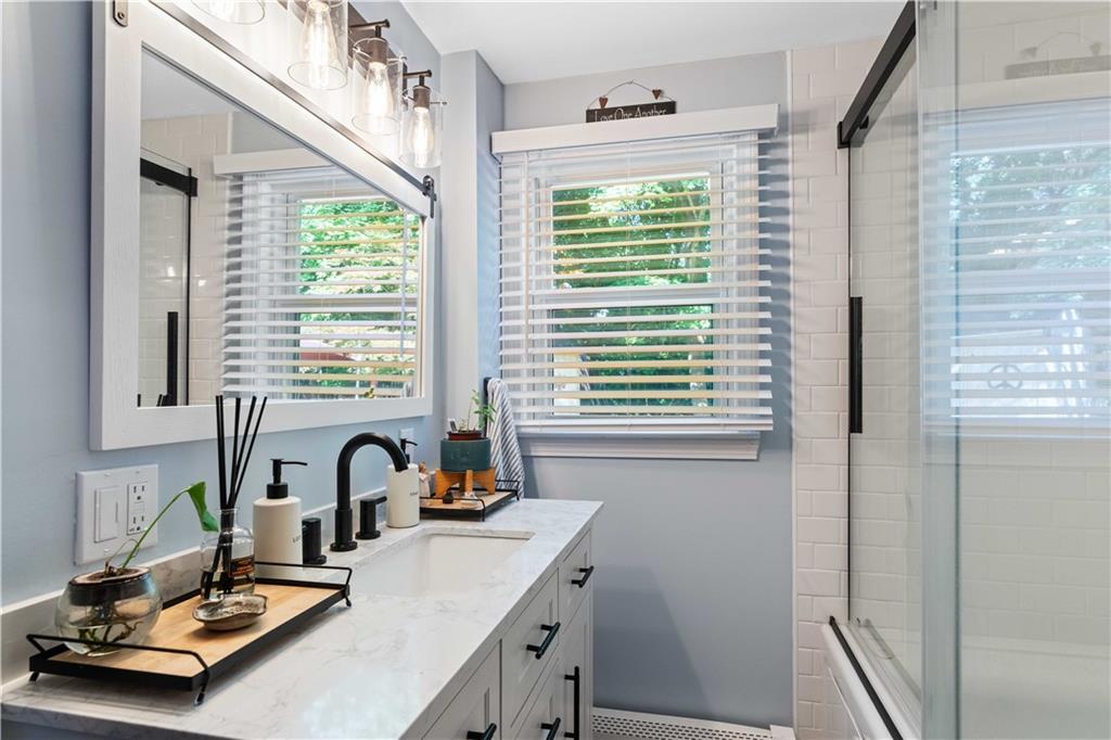 Bristol, Rhode Island, 02809, United States, 3 Bedrooms Bedrooms, ,1 BathroomBathrooms,Residential,For Sale,2002471