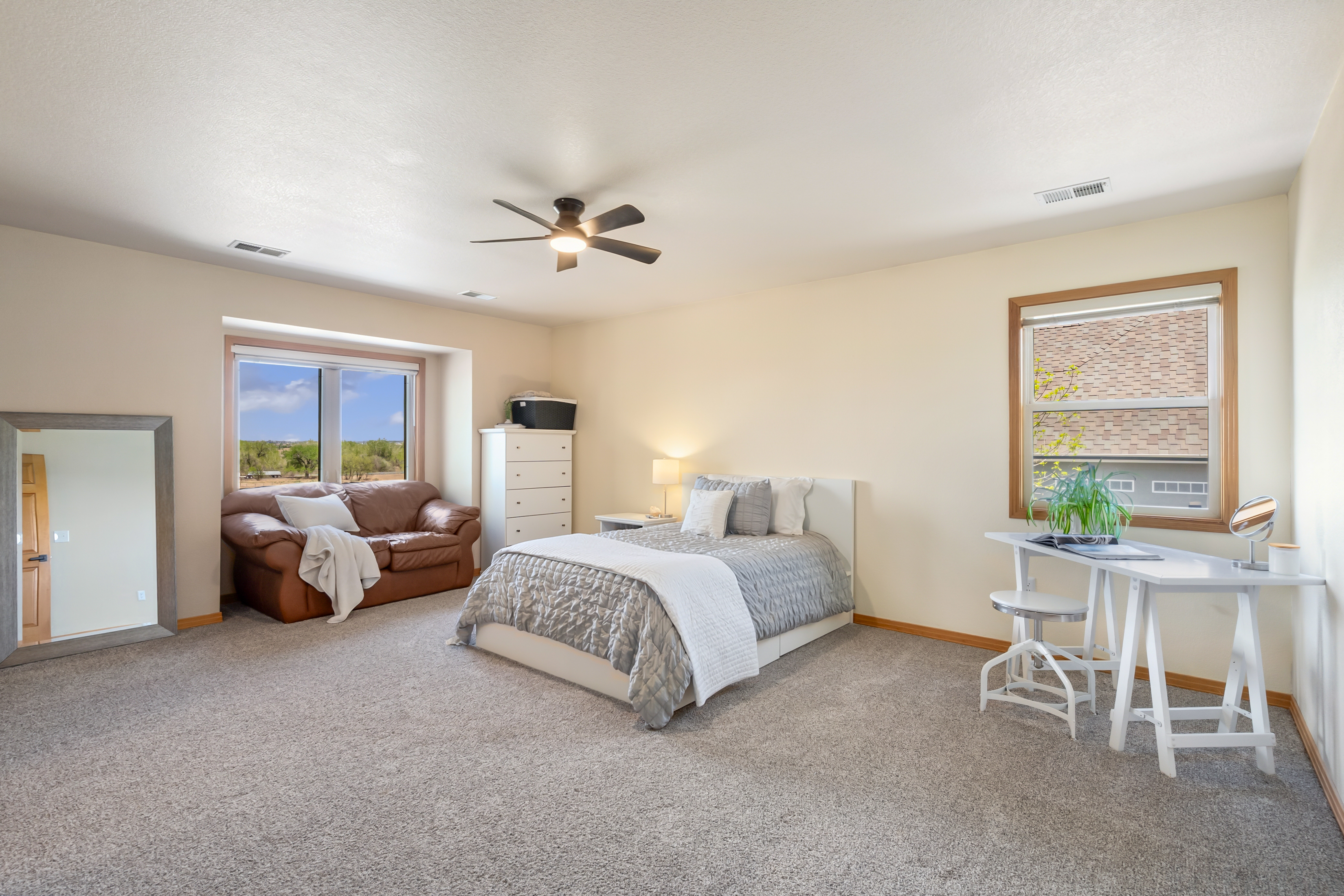  Luxuriously Renovated Home Overlooking Hole 15 of the Ptarmigan Country Club - 物件實景