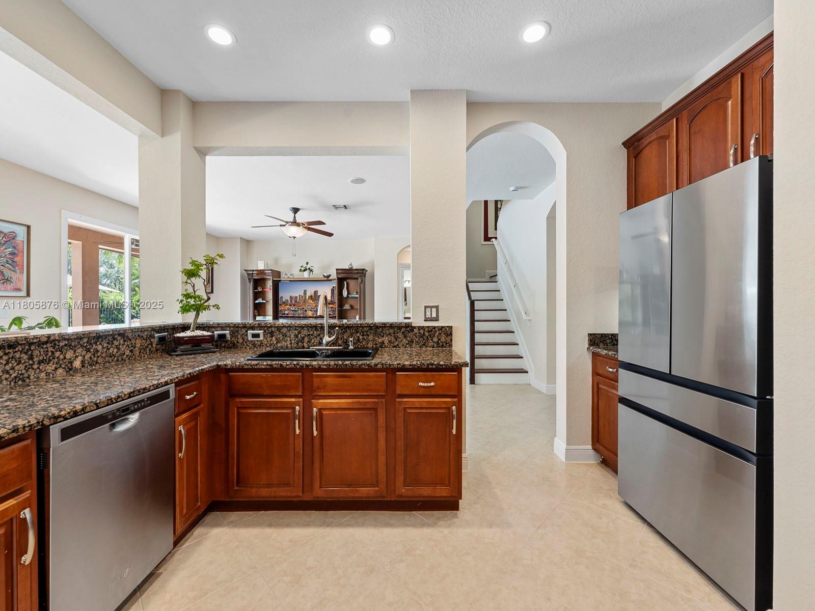 Weston, Florida, 33332, United States, 5 Bedrooms Bedrooms, ,5 BathroomsBathrooms,Residential,For Sale,1826480